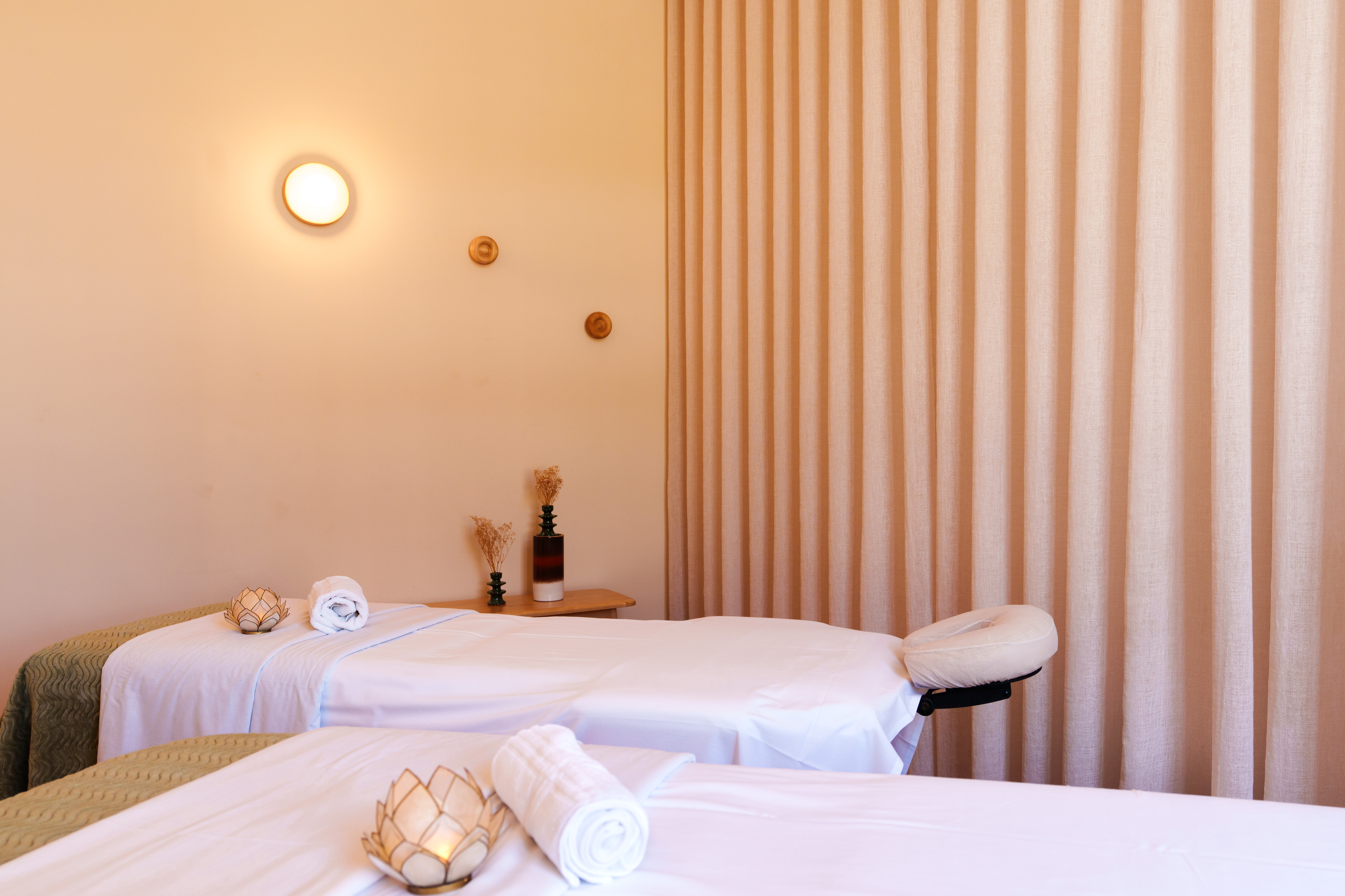 Salle bien-être massages - Cabanes des Grands Chênes @valentin.lfr (Valentin Lauféron) (1)