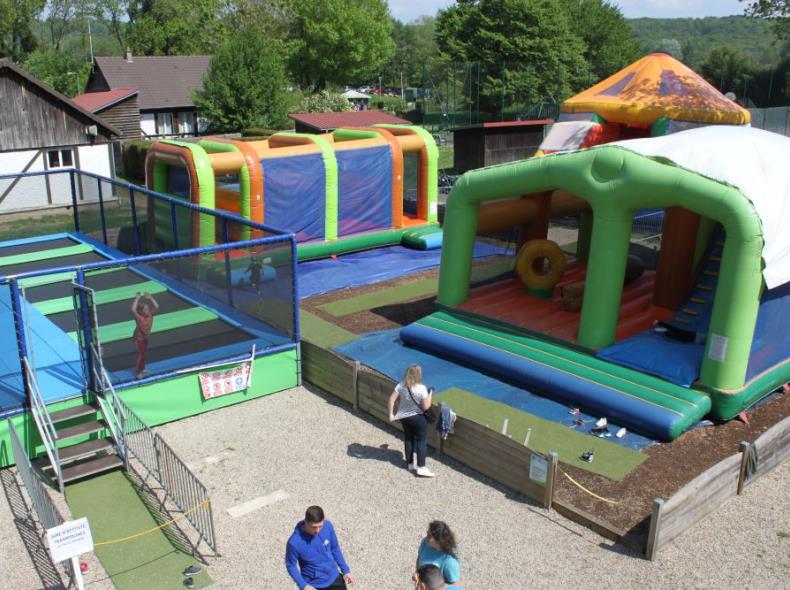 Structures gonflables et trampolines