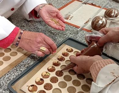 atelier-chocolat-artisanal-de-la-mise-au-point-a-la-creation-petit-comite_2_mon-atelier-chocolat-atelier-ch