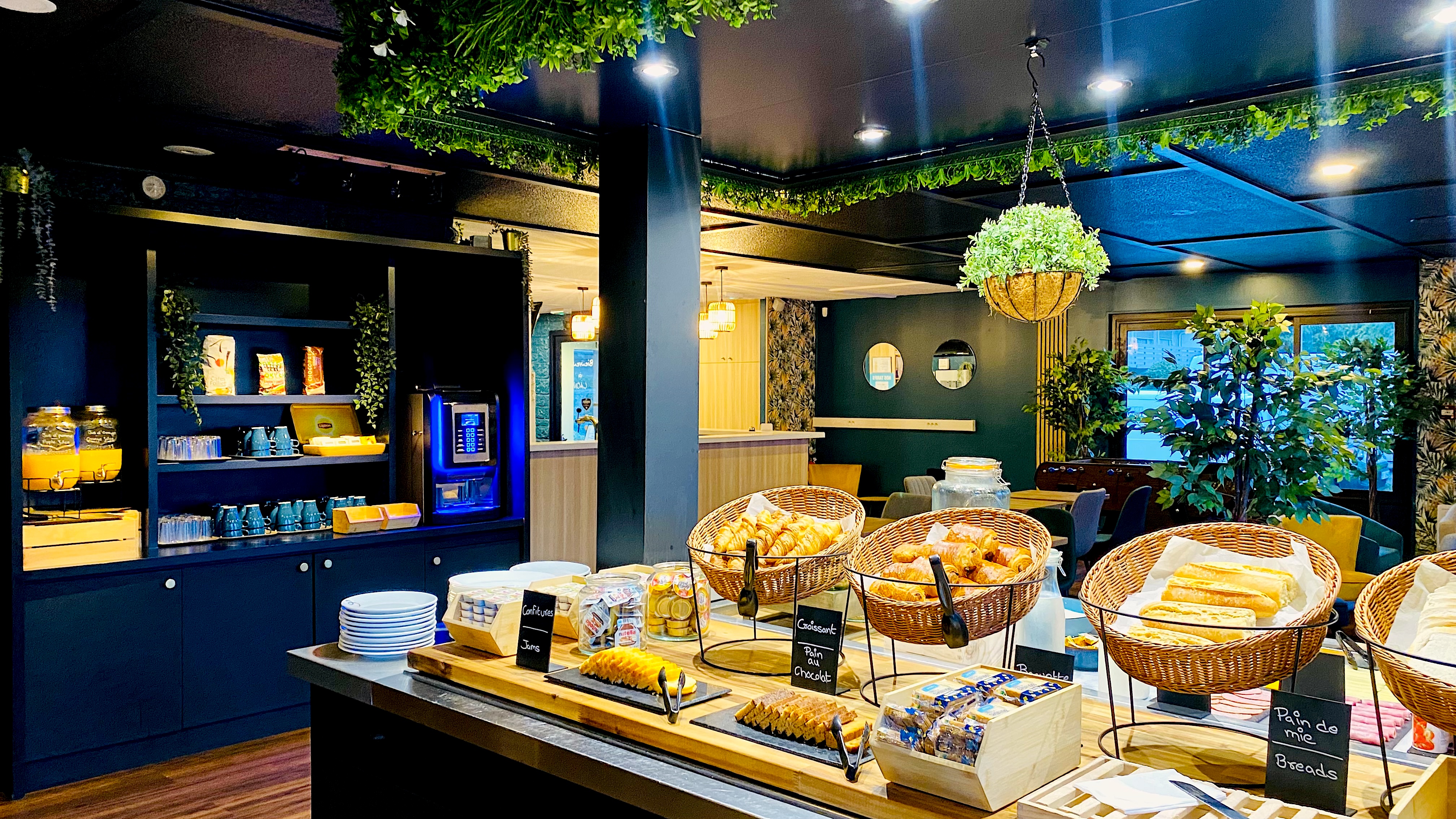 Hôtel Kyriad Direct buffet PDJ < Laon < Aisne < Picardie