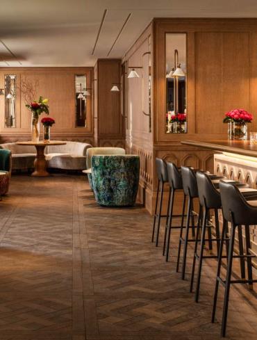 cdgrc_p121_conde_bar_seating