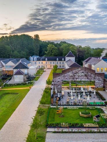 cdgrc_p152_hotel_exterior