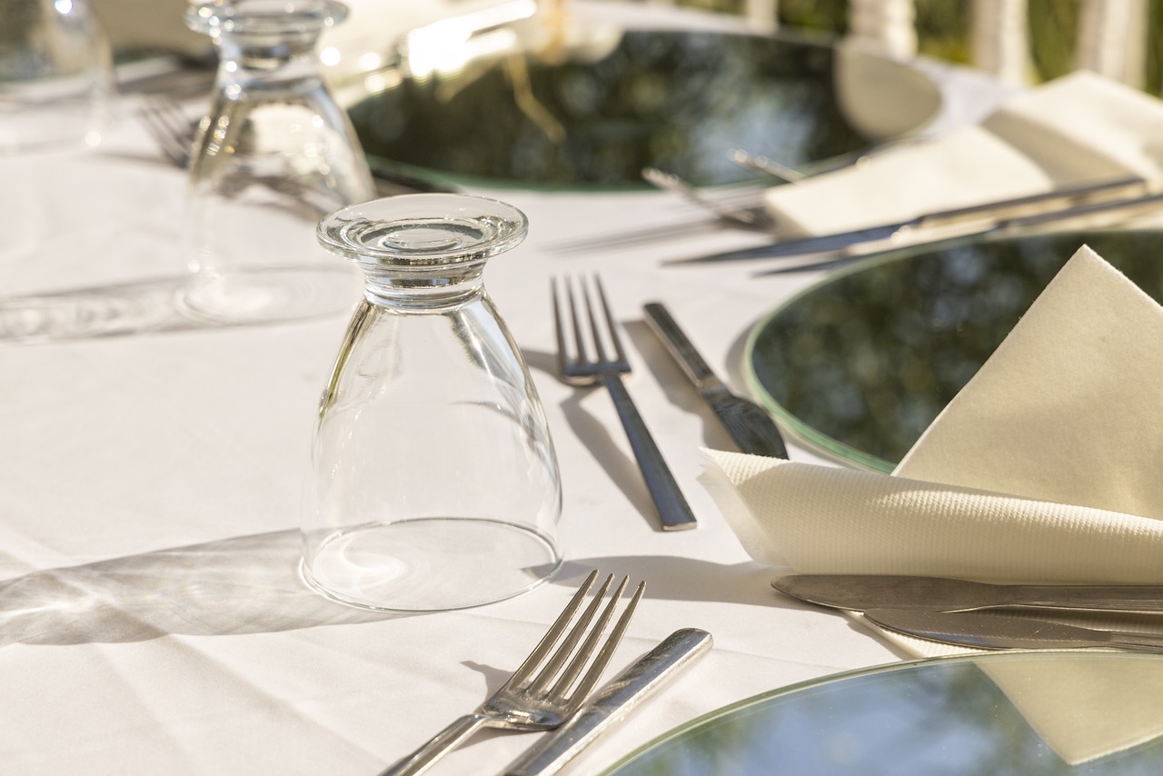 engin_akyurt-table-6657853_1280