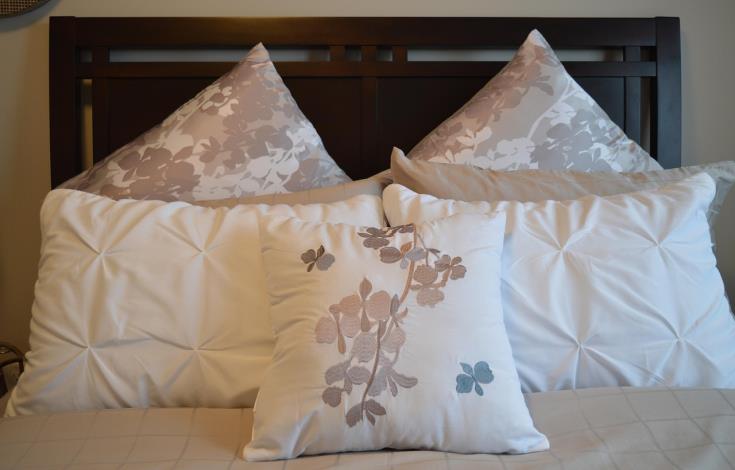 erikawittlieb-pillows-1090461_1280