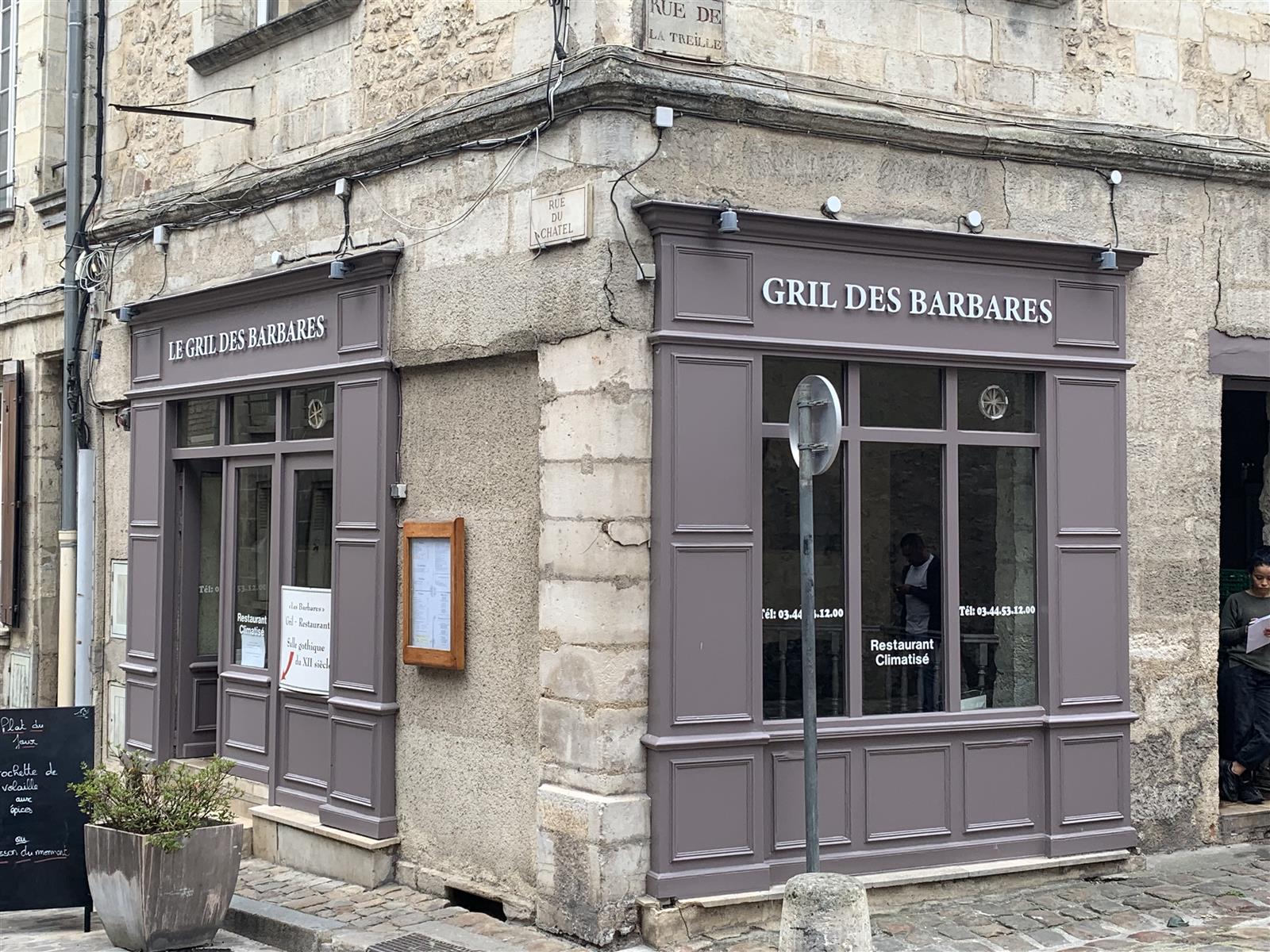 le gril des barbares extérieur