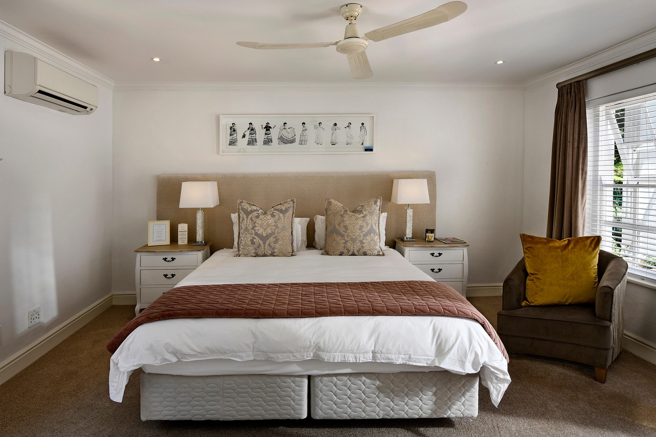 peterweideman-bedroom-5664221_1280