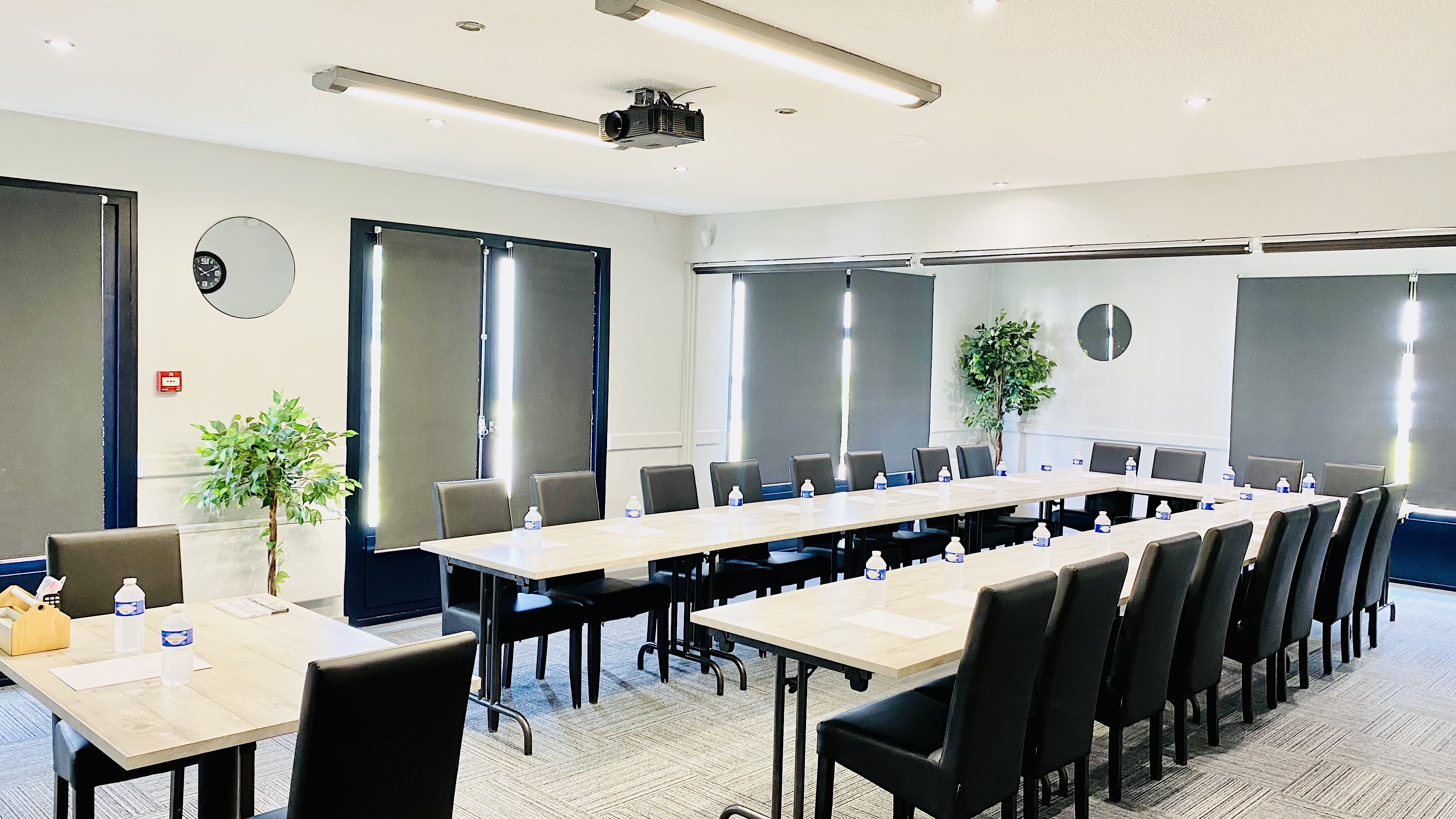 Hôtel Kyriad Direct salle séminaire < Laon < Aisne < Picardie