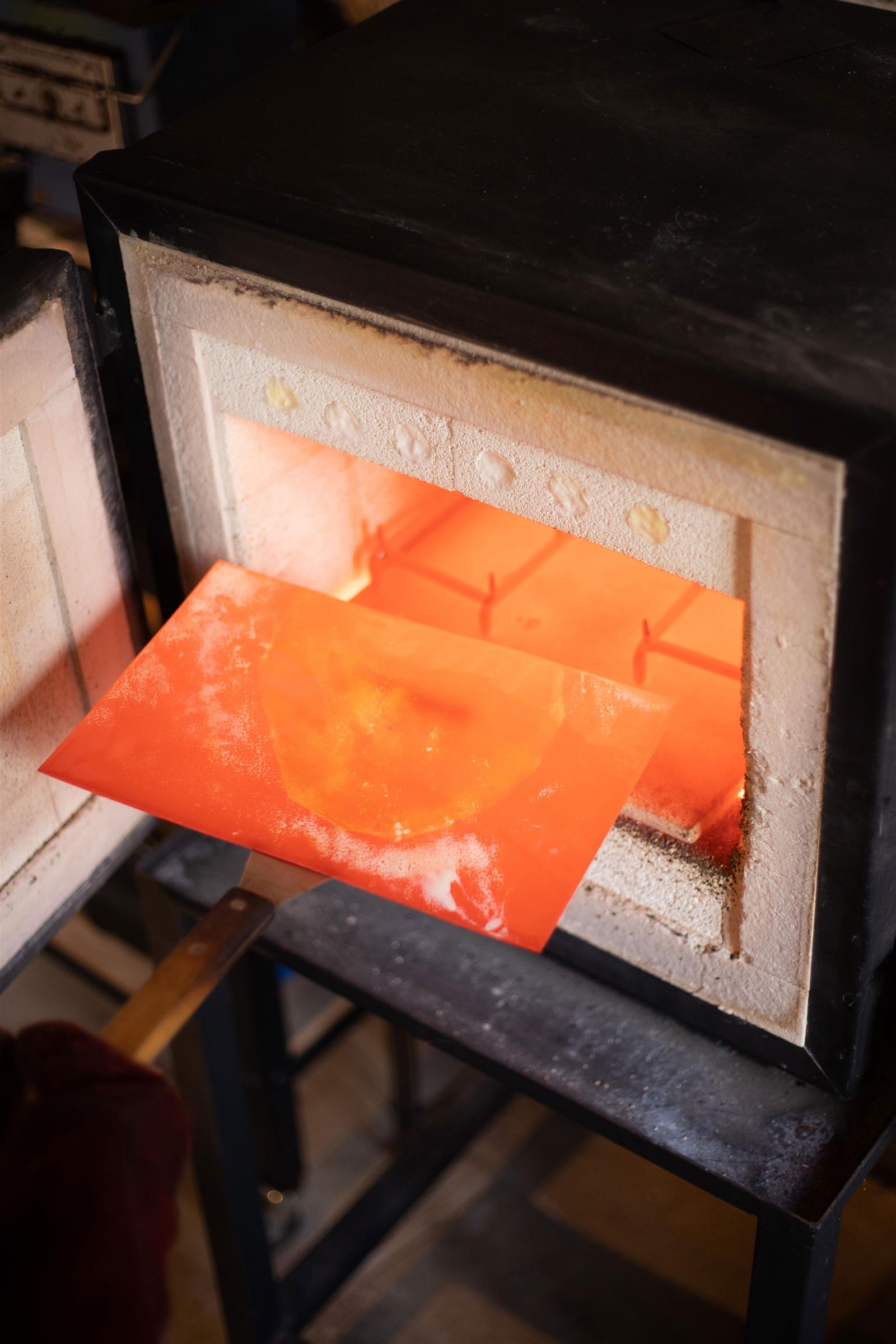 vitrification Anne de LA FORGE - EMailleur © credit photo Marion Saupin