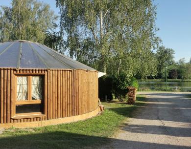 yourte familiale - crédit photo Camping de l'Aigrette